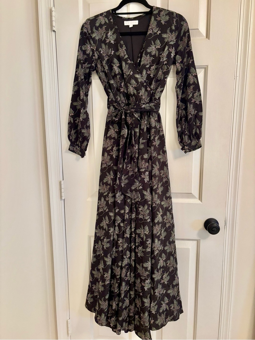 Elegant Ivy City Co. Holiday Long Sleeve Floor-Length Flowy Maxi Dress